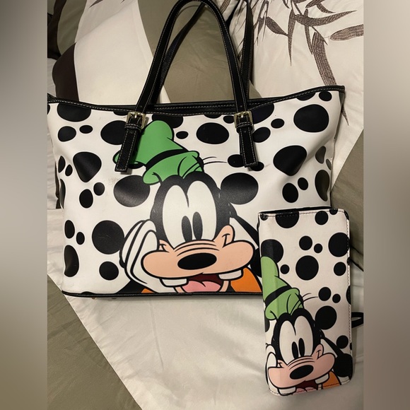 Disney Goofy Handbags - Goofy wristlet/ wallet, purse👜